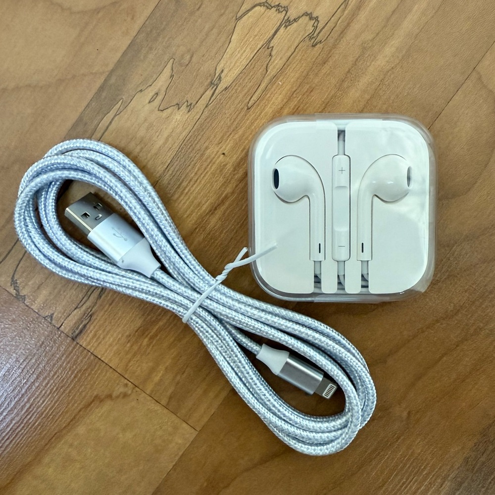 NWOT iPhone Bundle